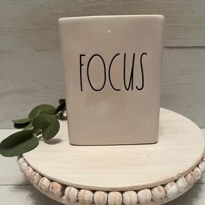Rae Dunn pen/pencil holder FOCUS
